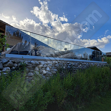 Стъклен парапет с алуминиев профил